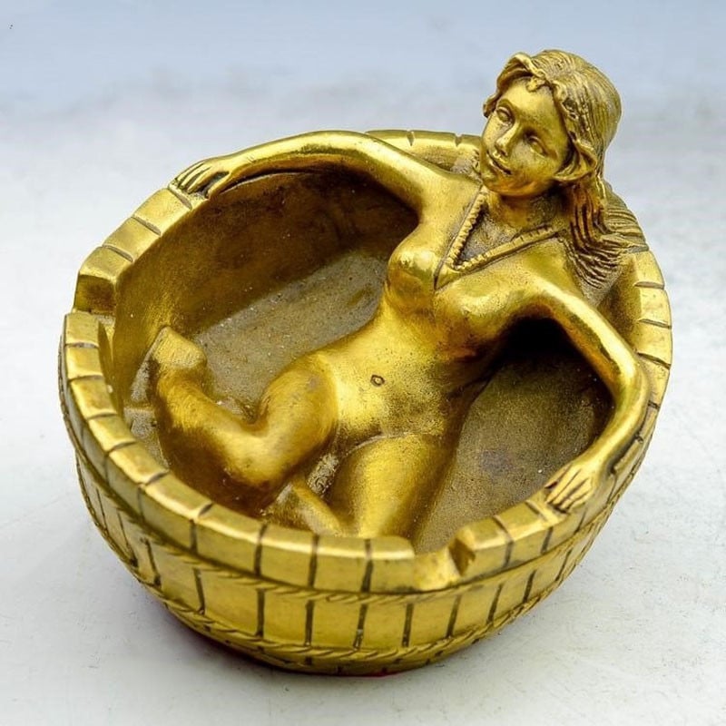 Cool Ashtray Resin Woman In Bath
