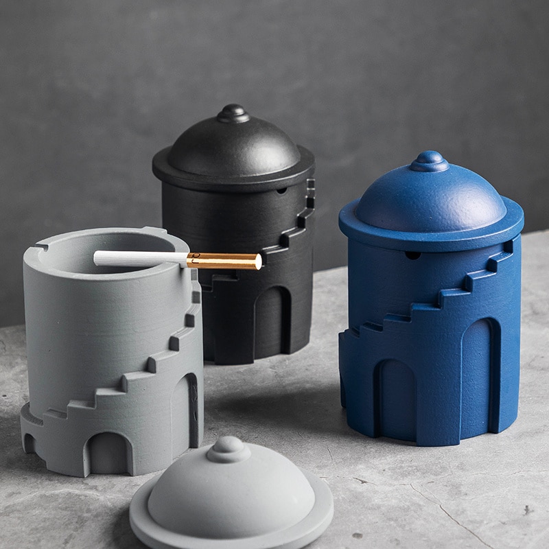 Unobtrusive Outdoor Ashtrays With Lid